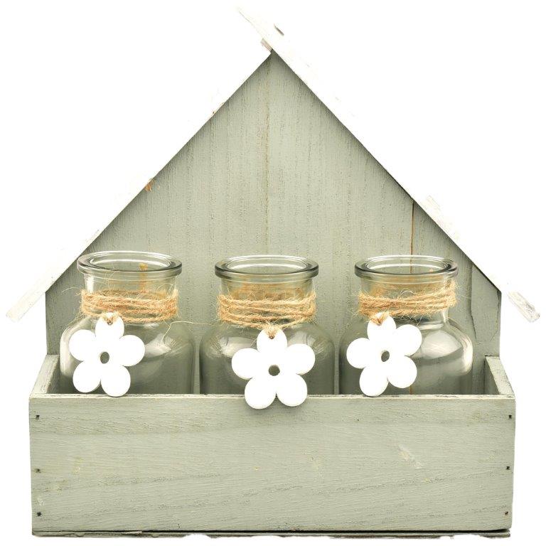 groen houten huis met 3 flesjes